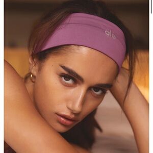 ALO yoga Headband Soft Mulberry 🌺